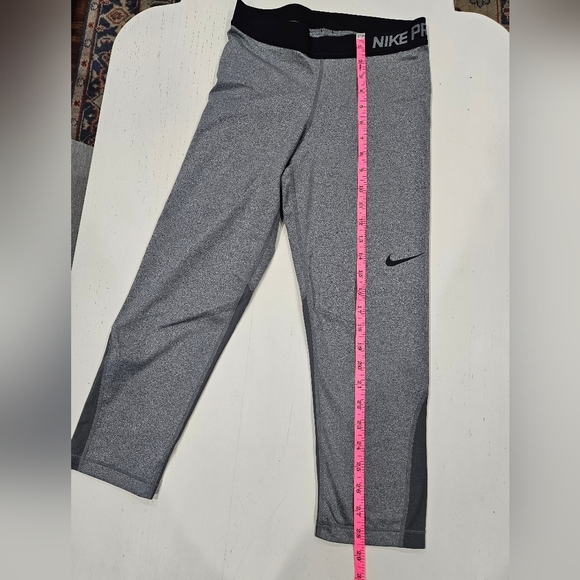 Nike PRO Women's Heather Gray Capris with Stretch Black Waistband. Size Medium - Picture 7 of 7